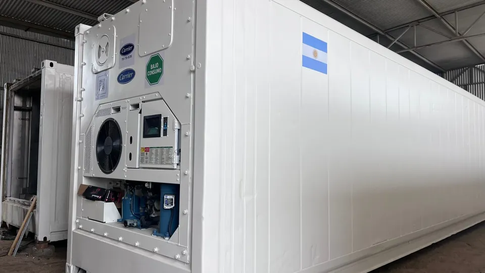 Contenedor Reefer refrigerado blanco, vista exterior — temperatura regulable de -25°C a +25°C
